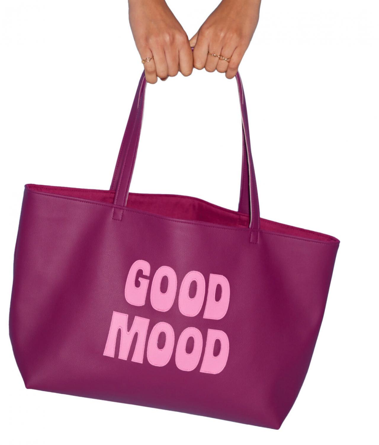 Je kiest de kleur van deze gepersonaliseerde tas én het opschrift - € 135 - Pollie’s.