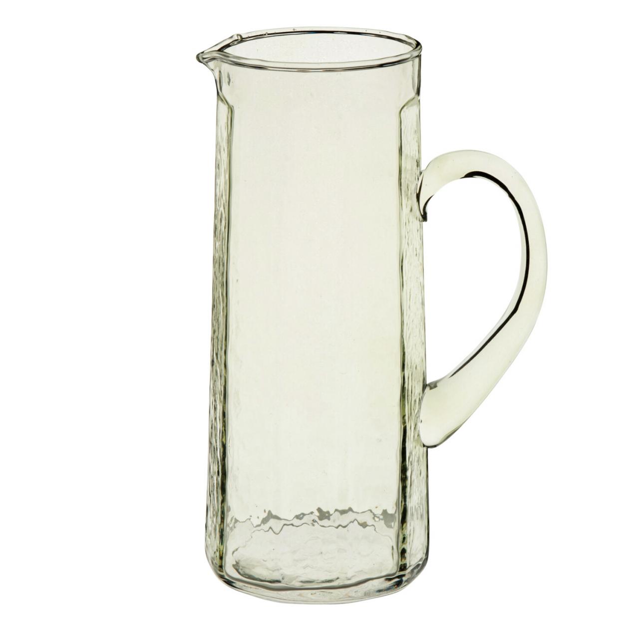 Saliegroene gehamerde glazen karaf - € 24,99 - Maisons du Monde.