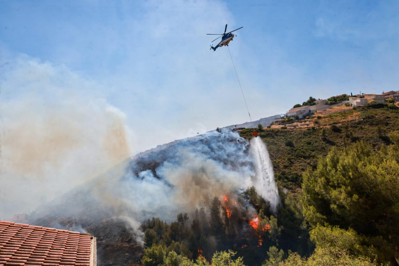 ©PHOTOPQR/LA PROVENCE/Gilles Bader ; Marseille ; 08/07/2025 ; feu dans les quartiers nords