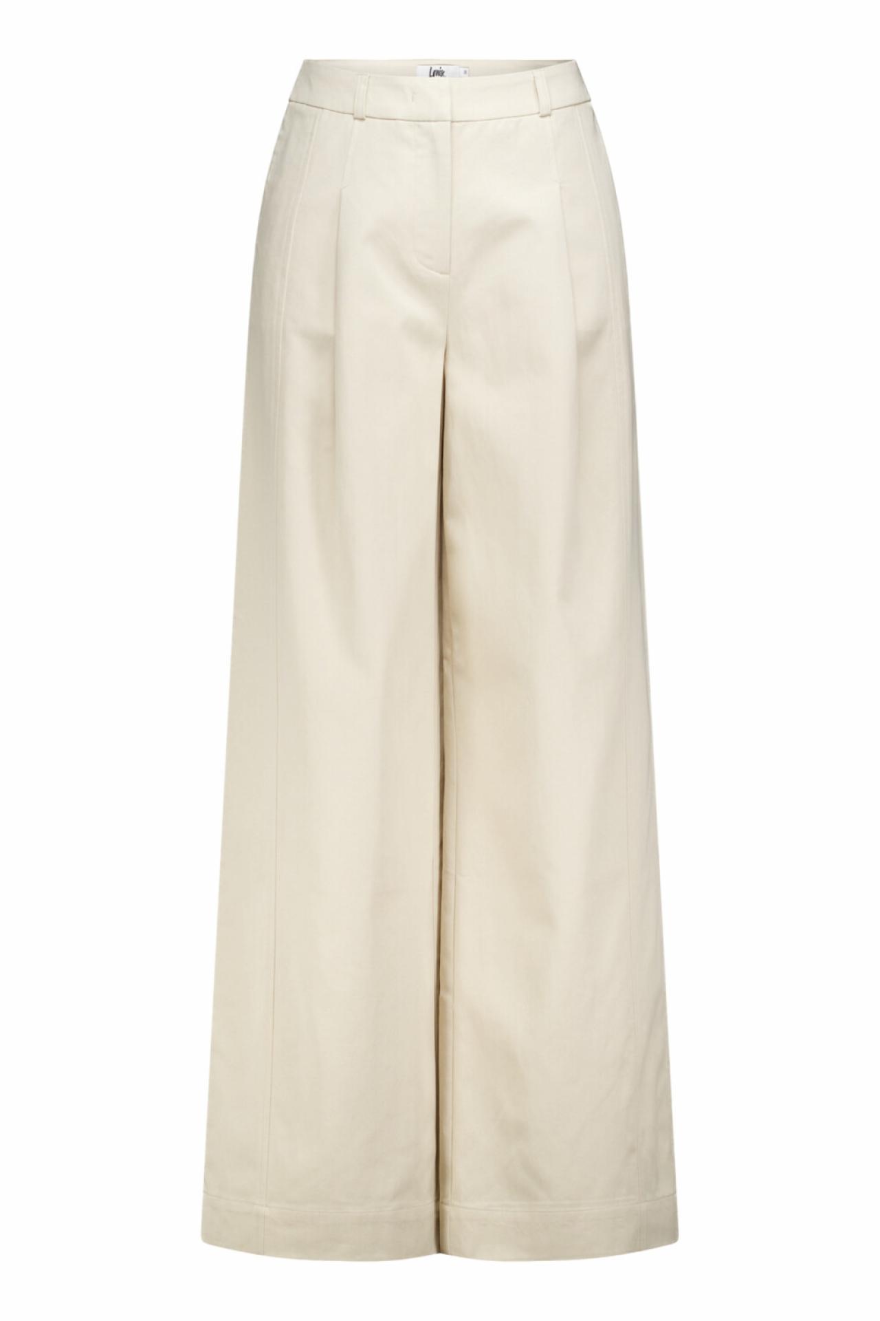 Romig wit: zowel met kerst als in de zomer prachtig: broek - € 69,99 - e5.