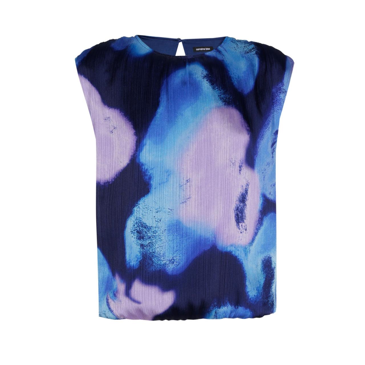 In de winter met een blazer en laarzen, in de zomer met een elegant sandaaltje. Bloes – € 155 - Caroline Biss.