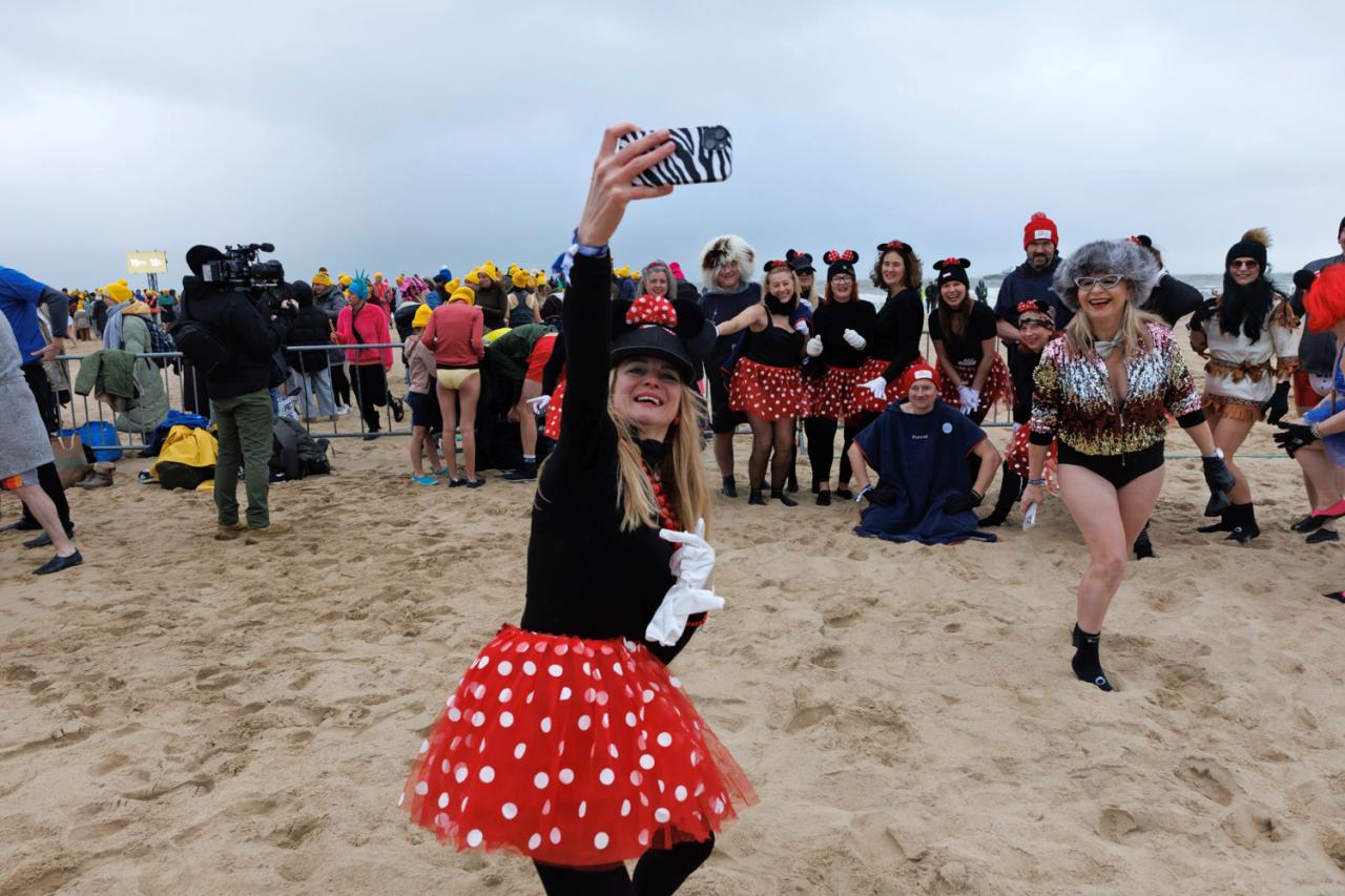 20260103 - Oostende - West-Vlaanderen: Sfeerbeeld - Nieuwjaarsduik - Kw© Foto Kurt bvba0475 / 75 39 89051 / 72 67 39info@fotokurt.bewww.fotokurt.be