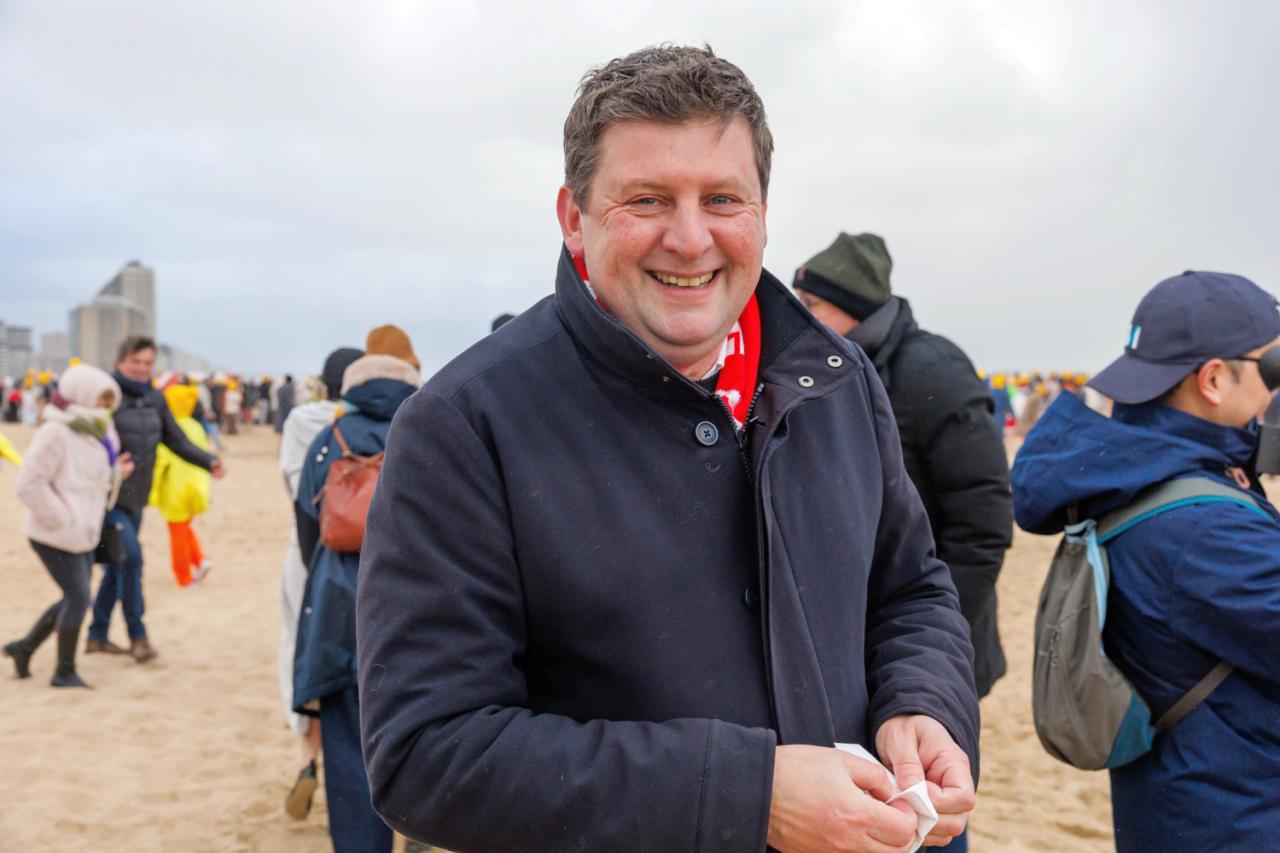 20260103 - Oostende - West-Vlaanderen: Sfeerbeeld - Nieuwjaarsduik - Kw© Foto Kurt bvba0475 / 75 39 89051 / 72 67 39info@fotokurt.bewww.fotokurt.be