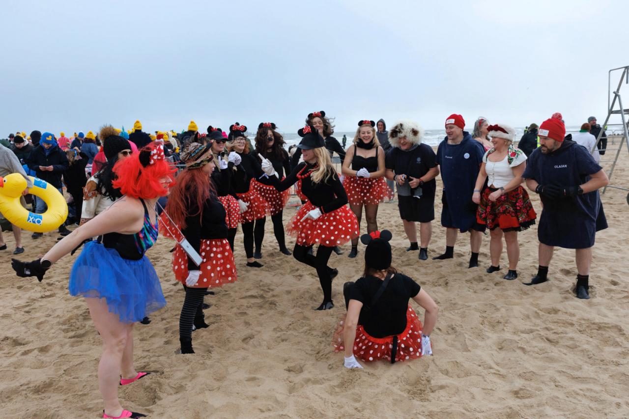 20260103 - Oostende - West-Vlaanderen: Sfeerbeeld - Nieuwjaarsduik - Kw© Foto Kurt bvba0475 / 75 39 89051 / 72 67 39info@fotokurt.bewww.fotokurt.be