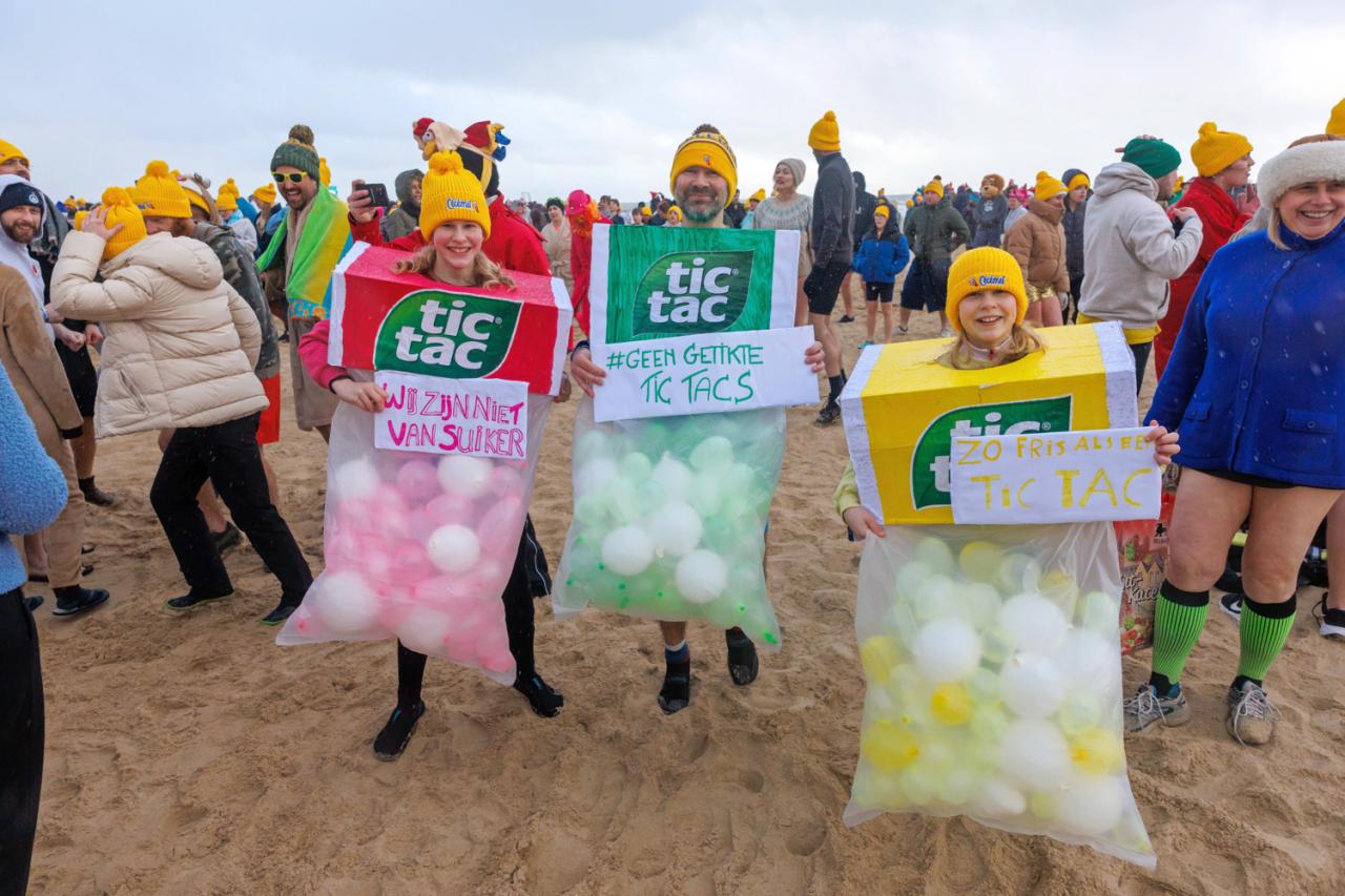 20260103 - Oostende - West-Vlaanderen: Sfeerbeeld - Nieuwjaarsduik - Kw© Foto Kurt bvba0475 / 75 39 89051 / 72 67 39info@fotokurt.bewww.fotokurt.be