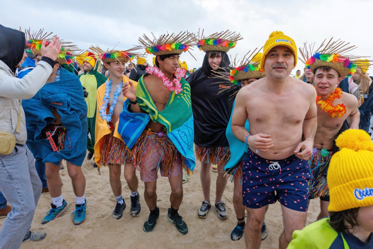 20260103 - Oostende - West-Vlaanderen: Sfeerbeeld - Nieuwjaarsduik - Kw© Foto Kurt bvba0475 / 75 39 89051 / 72 67 39info@fotokurt.bewww.fotokurt.be