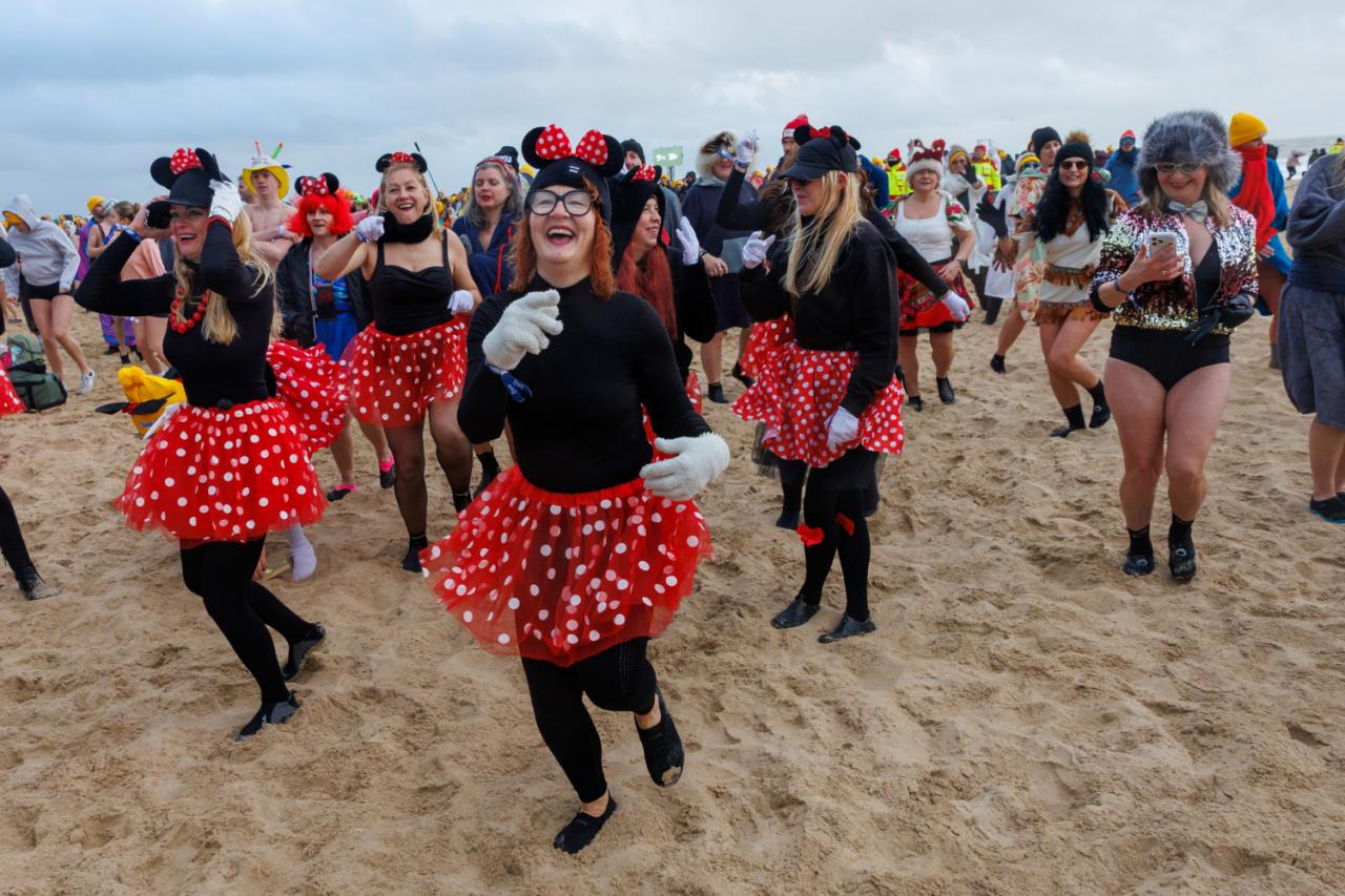 20260103 - Oostende - West-Vlaanderen: Sfeerbeeld - Nieuwjaarsduik - Kw© Foto Kurt bvba0475 / 75 39 89051 / 72 67 39info@fotokurt.bewww.fotokurt.be