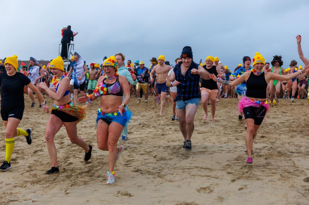 20260103 - Oostende - West-Vlaanderen: Sfeerbeeld - Nieuwjaarsduik - Kw© Foto Kurt bvba0475 / 75 39 89051 / 72 67 39info@fotokurt.bewww.fotokurt.be