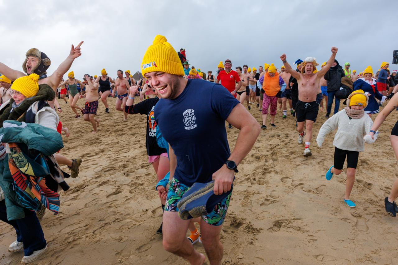 20260103 - Oostende - West-Vlaanderen: Sfeerbeeld - Nieuwjaarsduik - Kw© Foto Kurt bvba0475 / 75 39 89051 / 72 67 39info@fotokurt.bewww.fotokurt.be