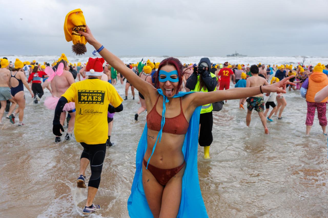 20260103 - Oostende - West-Vlaanderen: Sfeerbeeld - Nieuwjaarsduik - Kw© Foto Kurt bvba0475 / 75 39 89051 / 72 67 39info@fotokurt.bewww.fotokurt.be