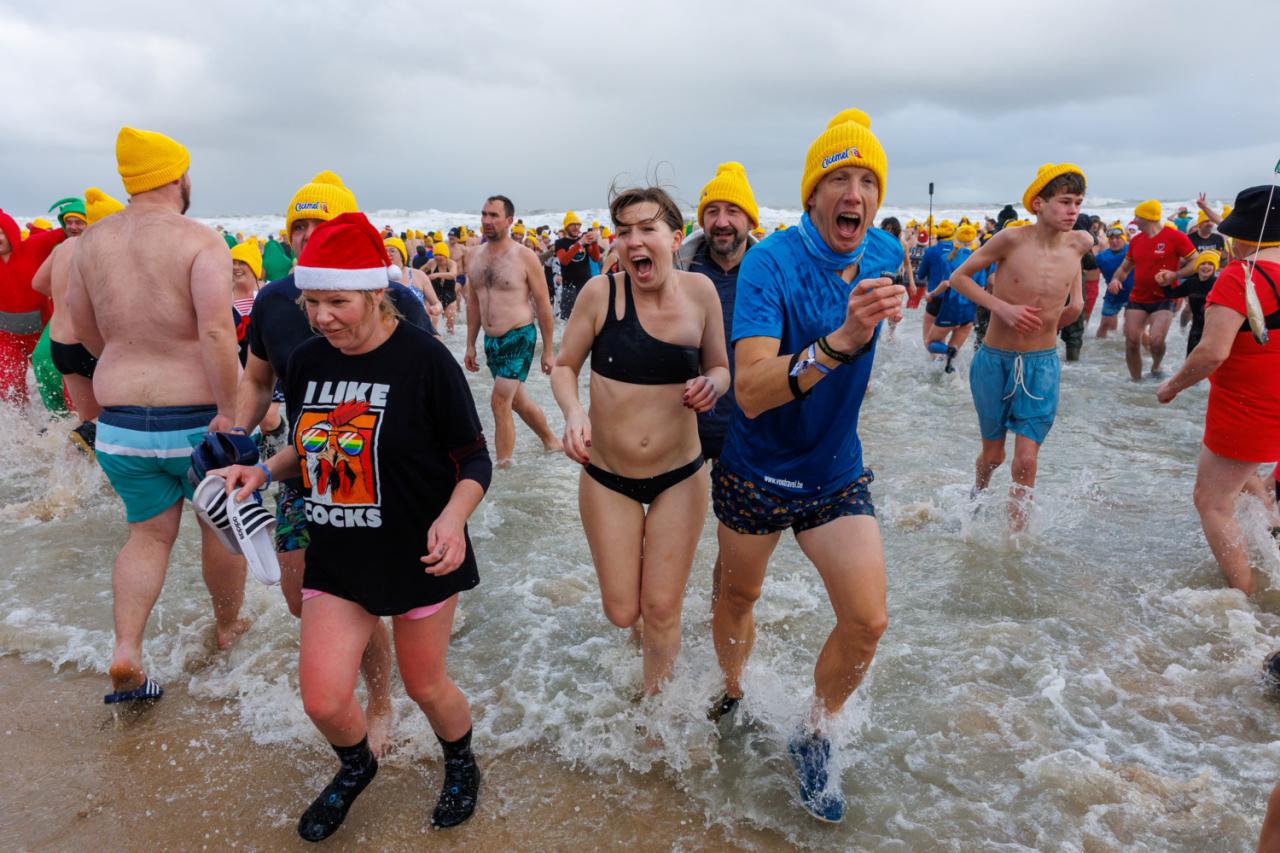 20260103 - Oostende - West-Vlaanderen: Sfeerbeeld - Nieuwjaarsduik - Kw© Foto Kurt bvba0475 / 75 39 89051 / 72 67 39info@fotokurt.bewww.fotokurt.be