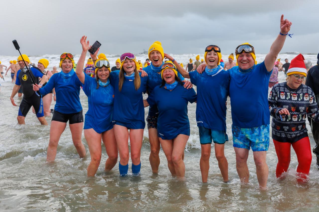 20260103 - Oostende - West-Vlaanderen: Sfeerbeeld - Nieuwjaarsduik - Kw© Foto Kurt bvba0475 / 75 39 89051 / 72 67 39info@fotokurt.bewww.fotokurt.be