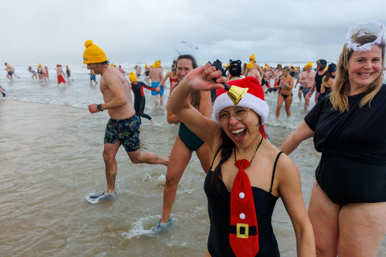 20260103 - Oostende - West-Vlaanderen: Sfeerbeeld - Nieuwjaarsduik - Kw© Foto Kurt bvba0475 / 75 39 89051 / 72 67 39info@fotokurt.bewww.fotokurt.be