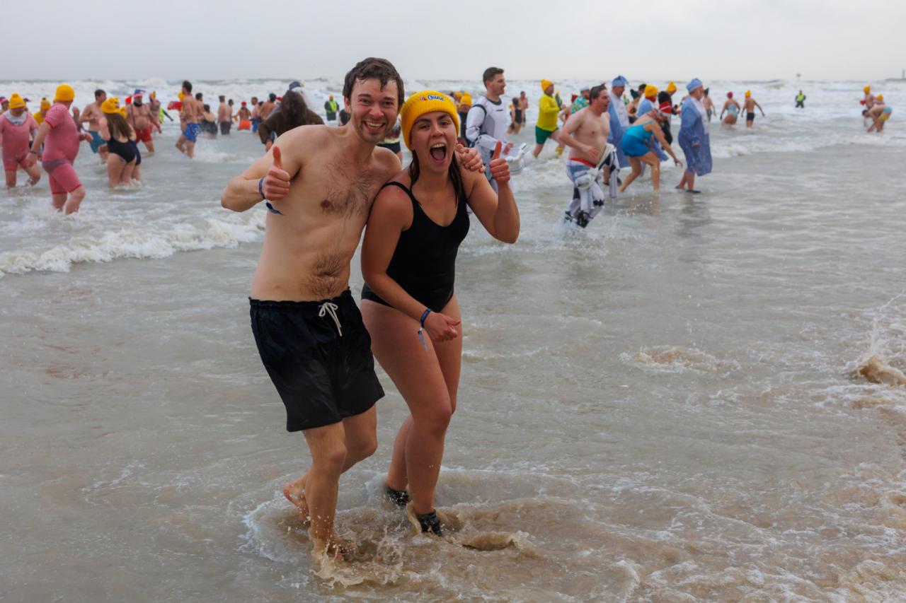 20260103 - Oostende - West-Vlaanderen: Sfeerbeeld - Nieuwjaarsduik - Kw© Foto Kurt bvba0475 / 75 39 89051 / 72 67 39info@fotokurt.bewww.fotokurt.be