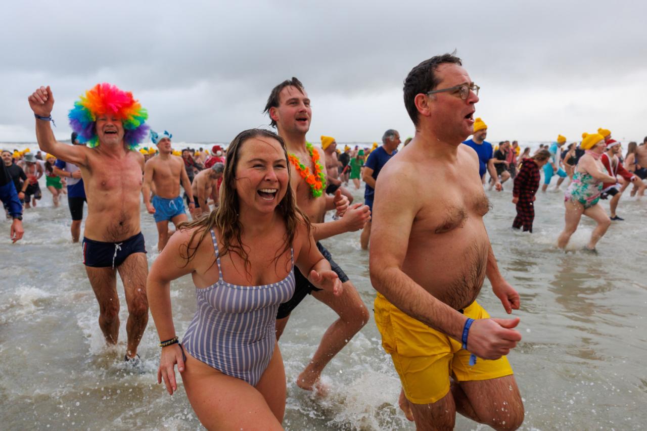 20260103 - Oostende - West-Vlaanderen: Sfeerbeeld - Nieuwjaarsduik - Kw© Foto Kurt bvba0475 / 75 39 89051 / 72 67 39info@fotokurt.bewww.fotokurt.be