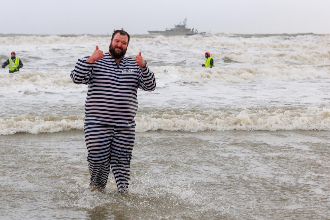 20260103 - Oostende - West-Vlaanderen: Sfeerbeeld - Nieuwjaarsduik - Kw© Foto Kurt bvba0475 / 75 39 89051 / 72 67 39info@fotokurt.bewww.fotokurt.be