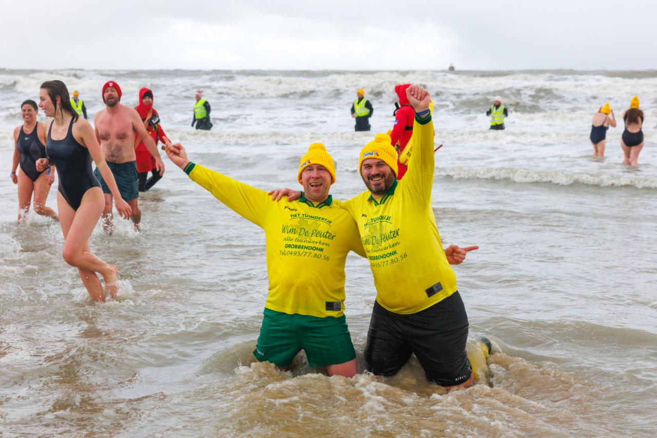 20260103 - Oostende - West-Vlaanderen: Sfeerbeeld - Nieuwjaarsduik - Kw© Foto Kurt bvba0475 / 75 39 89051 / 72 67 39info@fotokurt.bewww.fotokurt.be