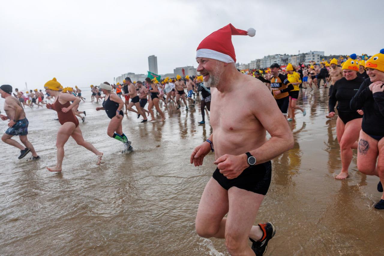 20260103 - Oostende - West-Vlaanderen: Sfeerbeeld - Nieuwjaarsduik - Kw© Foto Kurt bvba0475 / 75 39 89051 / 72 67 39info@fotokurt.bewww.fotokurt.be