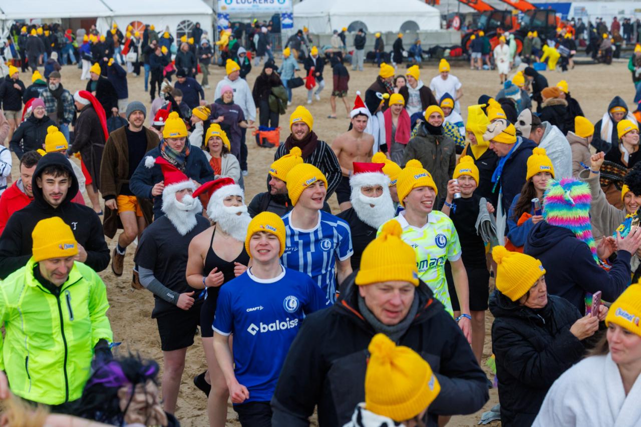 20260103 - Oostende - West-Vlaanderen: Sfeerbeeld - Nieuwjaarsduik - Kw© Foto Kurt bvba0475 / 75 39 89051 / 72 67 39info@fotokurt.bewww.fotokurt.be