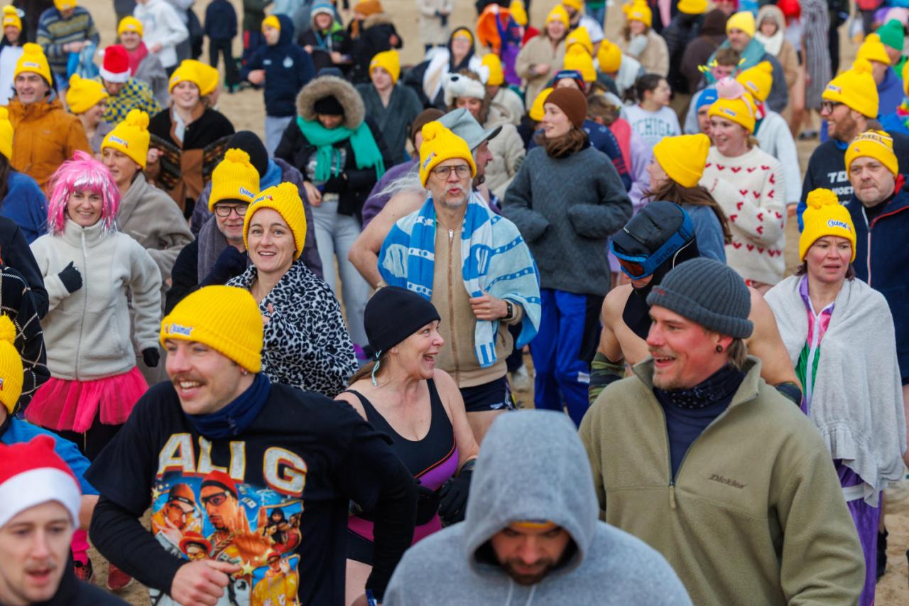 20260103 - Oostende - West-Vlaanderen: Sfeerbeeld - Nieuwjaarsduik - Kw© Foto Kurt bvba0475 / 75 39 89051 / 72 67 39info@fotokurt.bewww.fotokurt.be