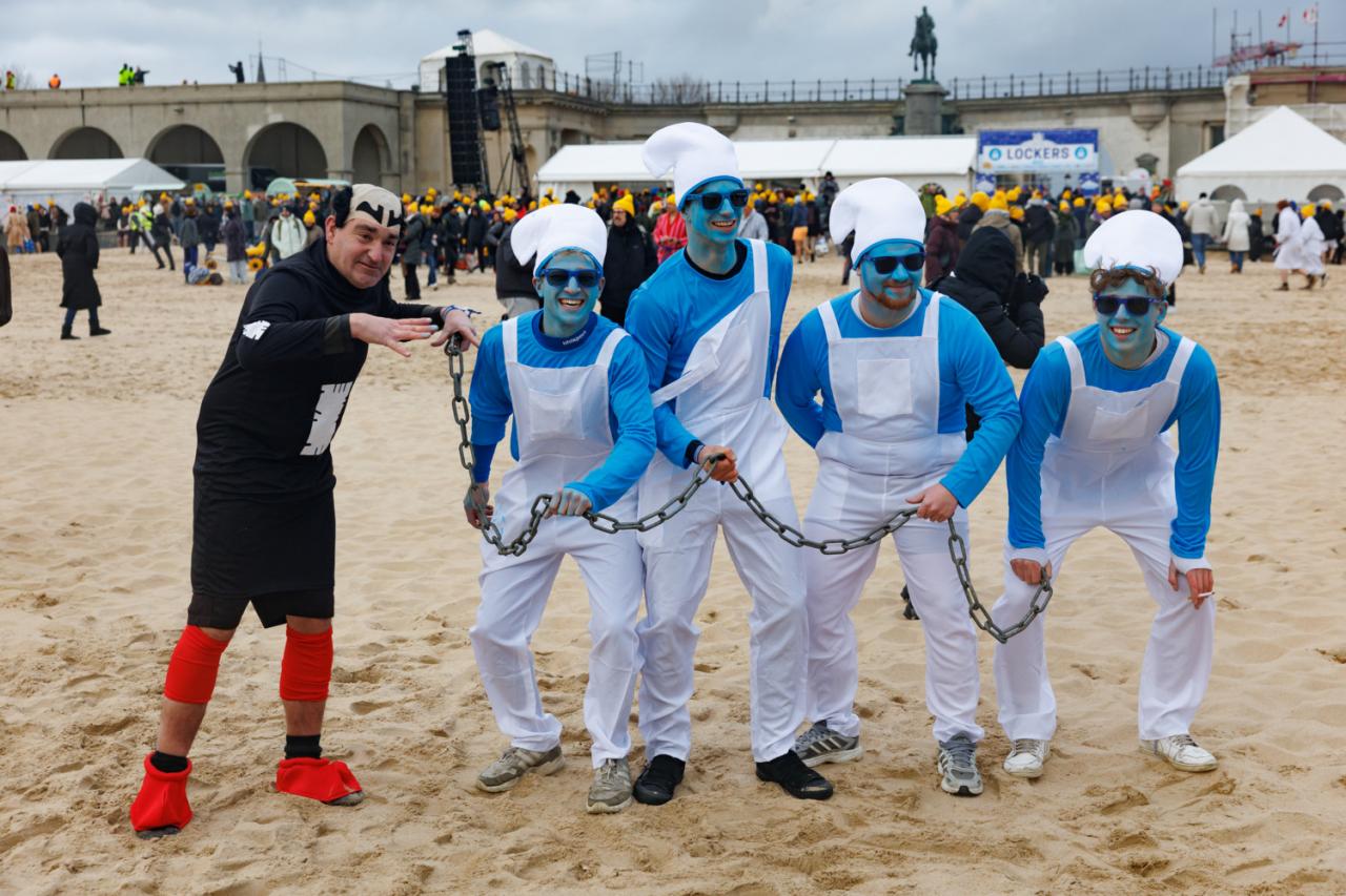 20260103 - Oostende - West-Vlaanderen: Sfeerbeeld - Nieuwjaarsduik - Kw© Foto Kurt bvba0475 / 75 39 89051 / 72 67 39info@fotokurt.bewww.fotokurt.be