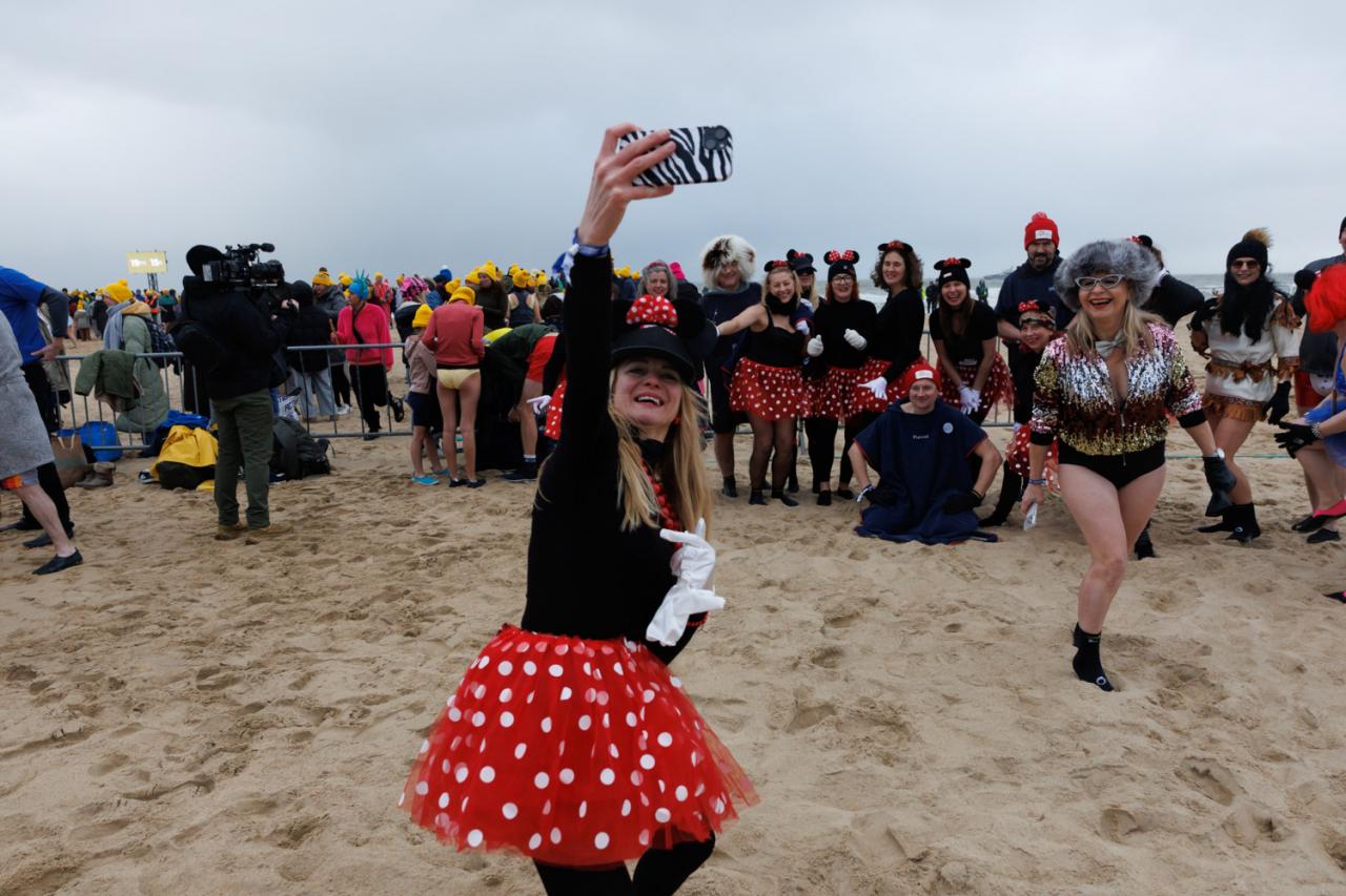 20260103 - Oostende - West-Vlaanderen: Sfeerbeeld - Nieuwjaarsduik - Kw© Foto Kurt bvba0475 / 75 39 89051 / 72 67 39info@fotokurt.bewww.fotokurt.be