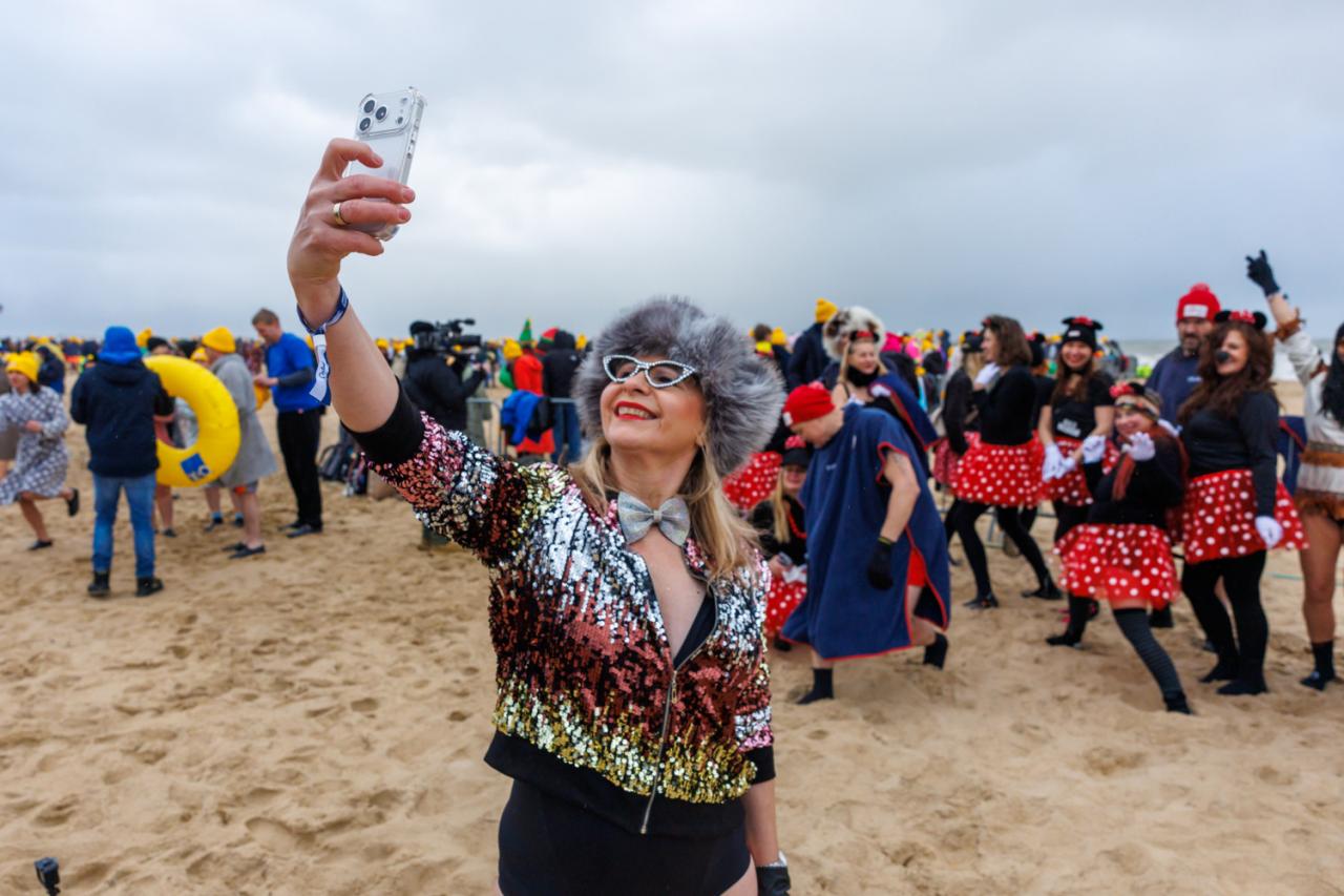 20260103 - Oostende - West-Vlaanderen: Sfeerbeeld - Nieuwjaarsduik - Kw© Foto Kurt bvba0475 / 75 39 89051 / 72 67 39info@fotokurt.bewww.fotokurt.be
