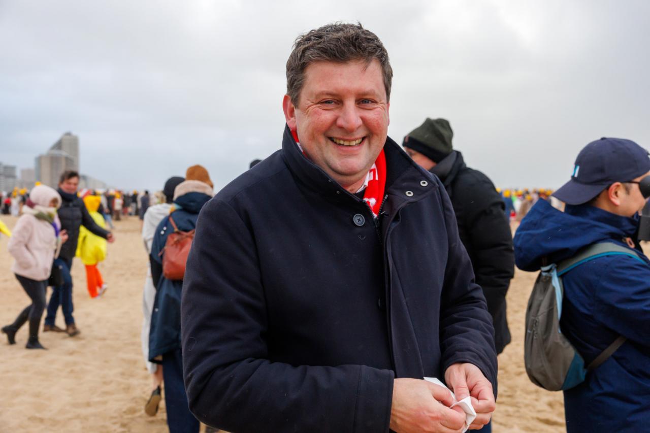 20260103 - Oostende - West-Vlaanderen: Sfeerbeeld - Nieuwjaarsduik - Kw© Foto Kurt bvba0475 / 75 39 89051 / 72 67 39info@fotokurt.bewww.fotokurt.be