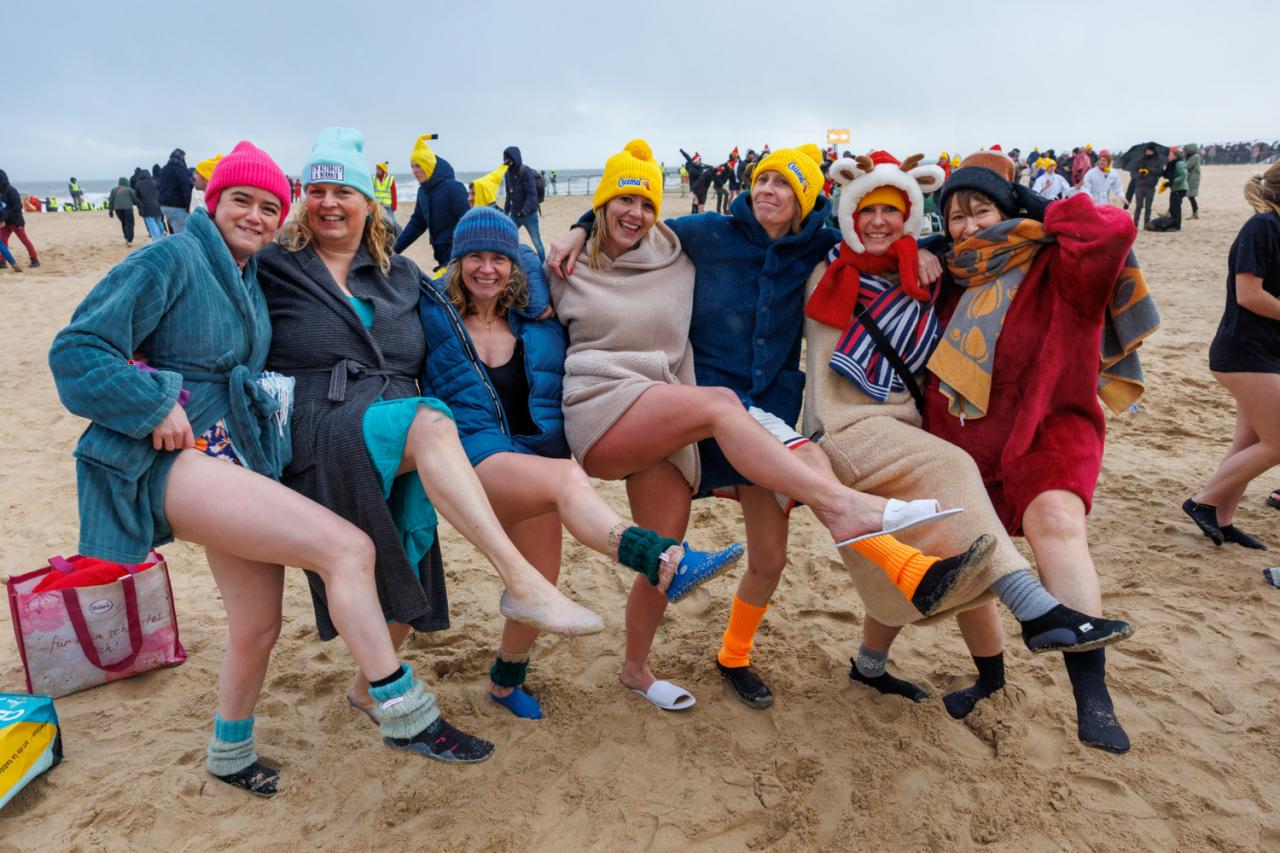 20260103 - Oostende - West-Vlaanderen: Sfeerbeeld - Nieuwjaarsduik - Kw© Foto Kurt bvba0475 / 75 39 89051 / 72 67 39info@fotokurt.bewww.fotokurt.be