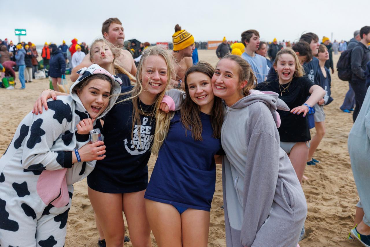 20260103 - Oostende - West-Vlaanderen: Sfeerbeeld - Nieuwjaarsduik - Kw© Foto Kurt bvba0475 / 75 39 89051 / 72 67 39info@fotokurt.bewww.fotokurt.be