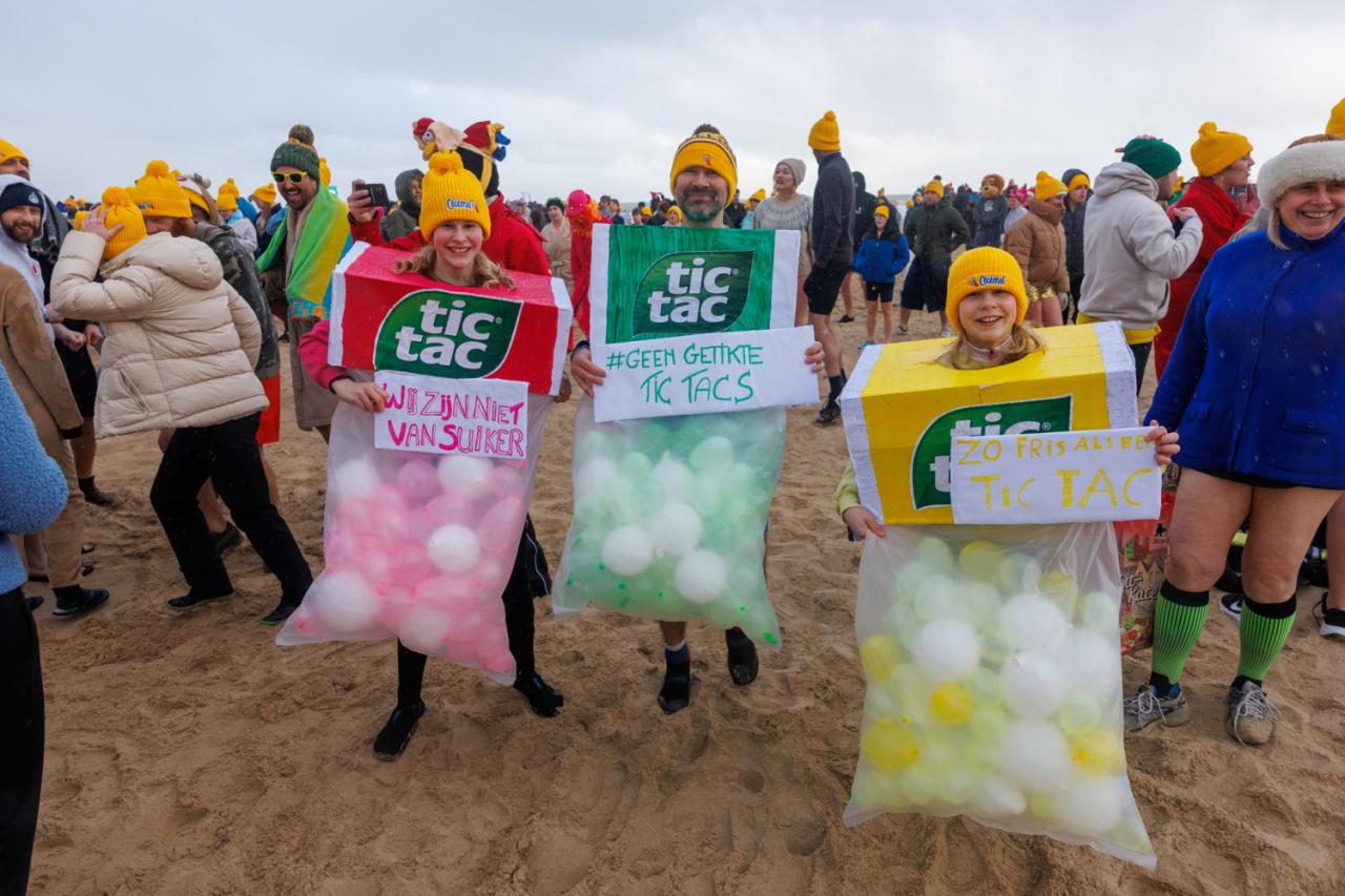 20260103 - Oostende - West-Vlaanderen: Sfeerbeeld - Nieuwjaarsduik - Kw© Foto Kurt bvba0475 / 75 39 89051 / 72 67 39info@fotokurt.bewww.fotokurt.be