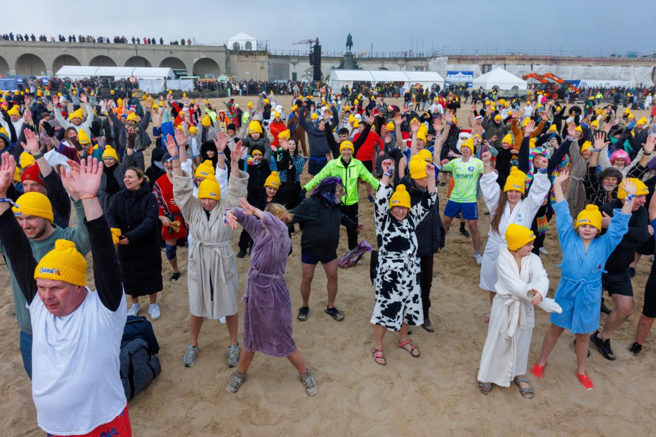 20260103 - Oostende - West-Vlaanderen: Sfeerbeeld - Nieuwjaarsduik - Kw© Foto Kurt bvba0475 / 75 39 89051 / 72 67 39info@fotokurt.bewww.fotokurt.be