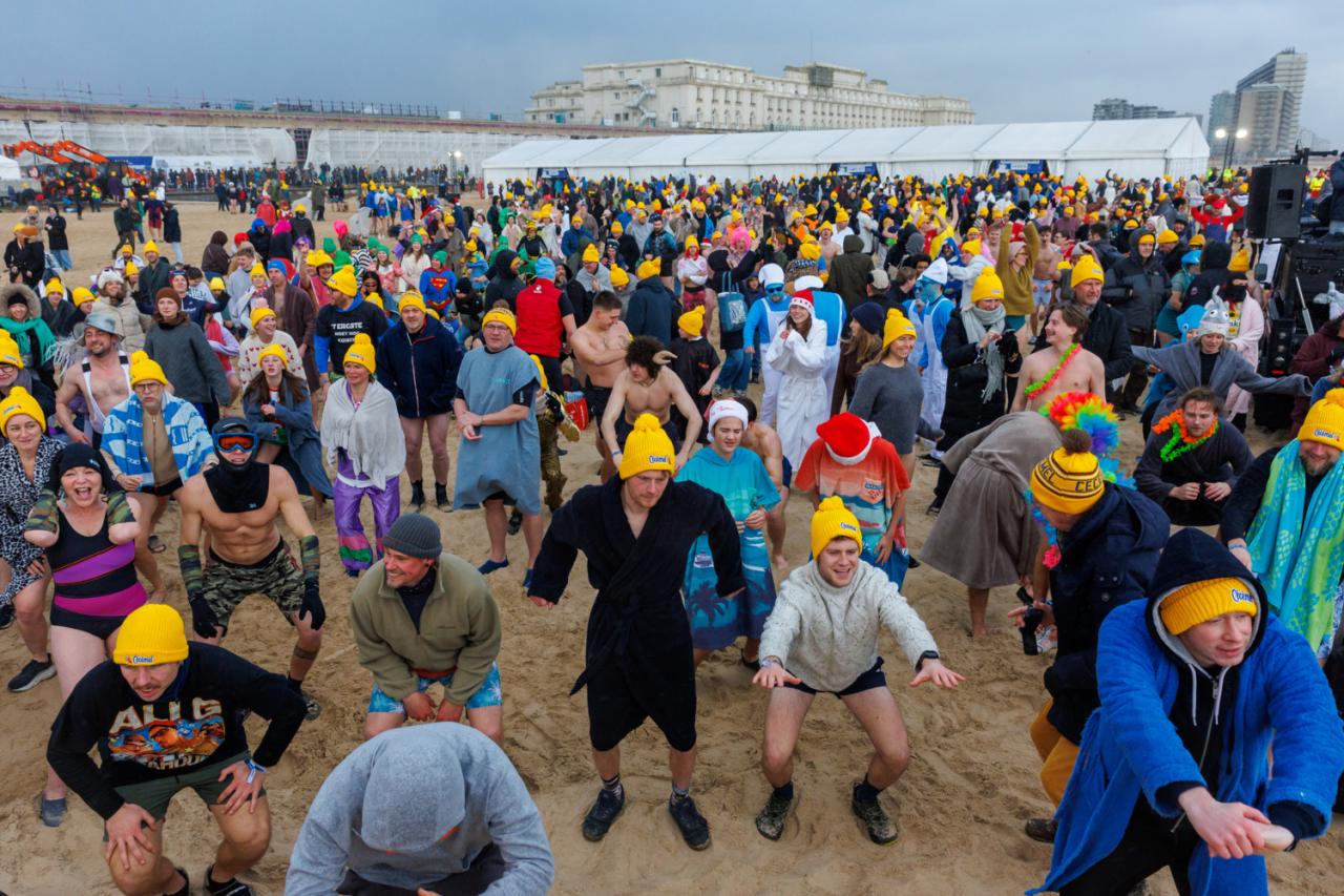 20260103 - Oostende - West-Vlaanderen: Sfeerbeeld - Nieuwjaarsduik - Kw© Foto Kurt bvba0475 / 75 39 89051 / 72 67 39info@fotokurt.bewww.fotokurt.be