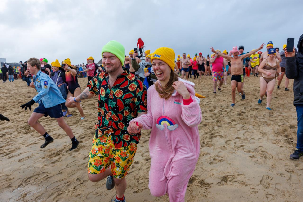 20260103 - Oostende - West-Vlaanderen: Sfeerbeeld - Nieuwjaarsduik - Kw© Foto Kurt bvba0475 / 75 39 89051 / 72 67 39info@fotokurt.bewww.fotokurt.be