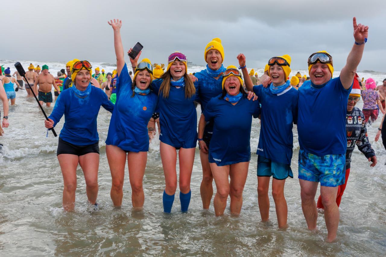 20260103 - Oostende - West-Vlaanderen: Sfeerbeeld - Nieuwjaarsduik - Kw© Foto Kurt bvba0475 / 75 39 89051 / 72 67 39info@fotokurt.bewww.fotokurt.be