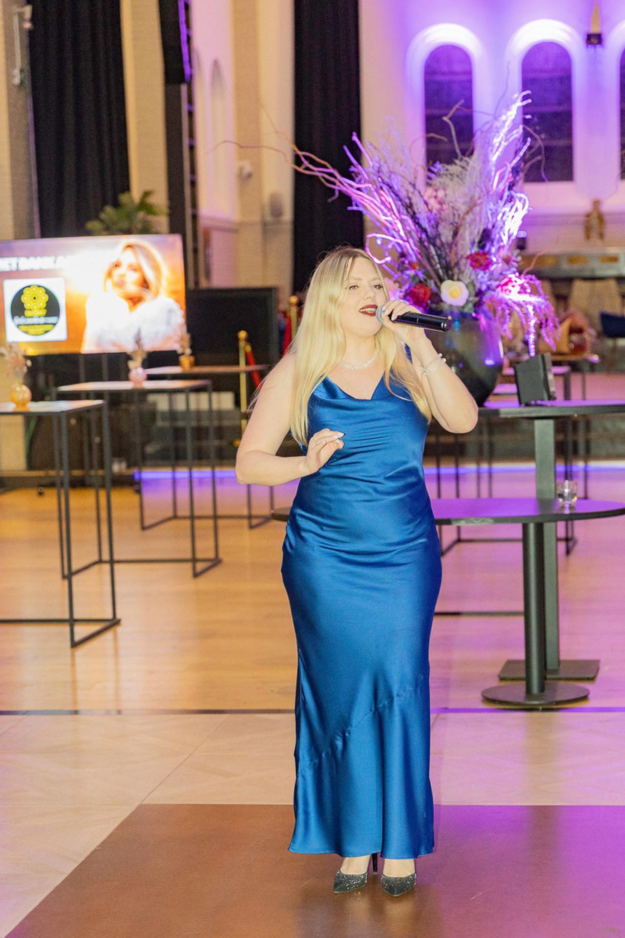 Mariea Rakes Maria Rak raakt het publiek met haar nieuwe single ‘Step into The Sun ...