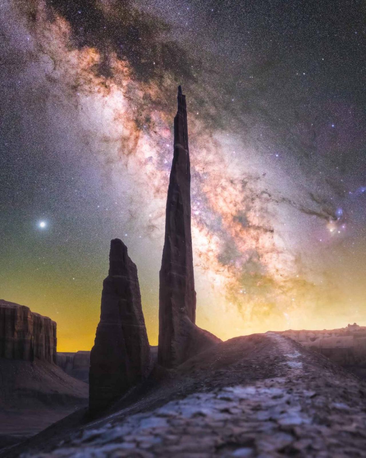 'Starlit Needle' gemaakt in de Badlands in Utah door Spencer Welling.