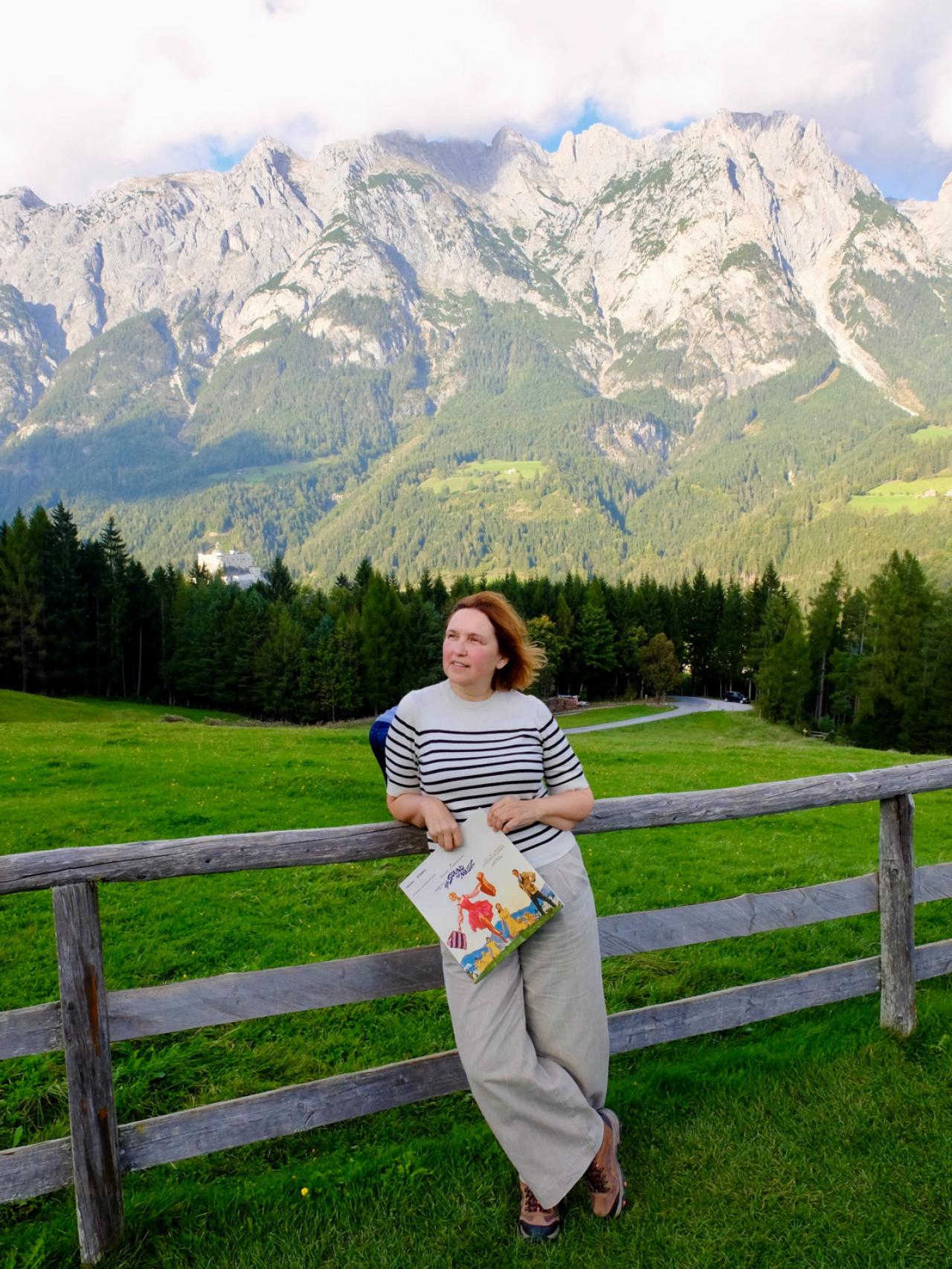 Een foto van Libelle-redactrice Herte in de Alpen, op The Sound of Music-reis.