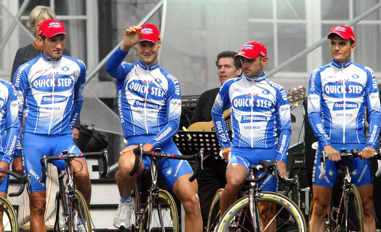 2004: Davide Bramati Tom Boonen Paolo Bettini en Richard Virenque.BELGA PHOTO MICHEL KRAKOWSKI