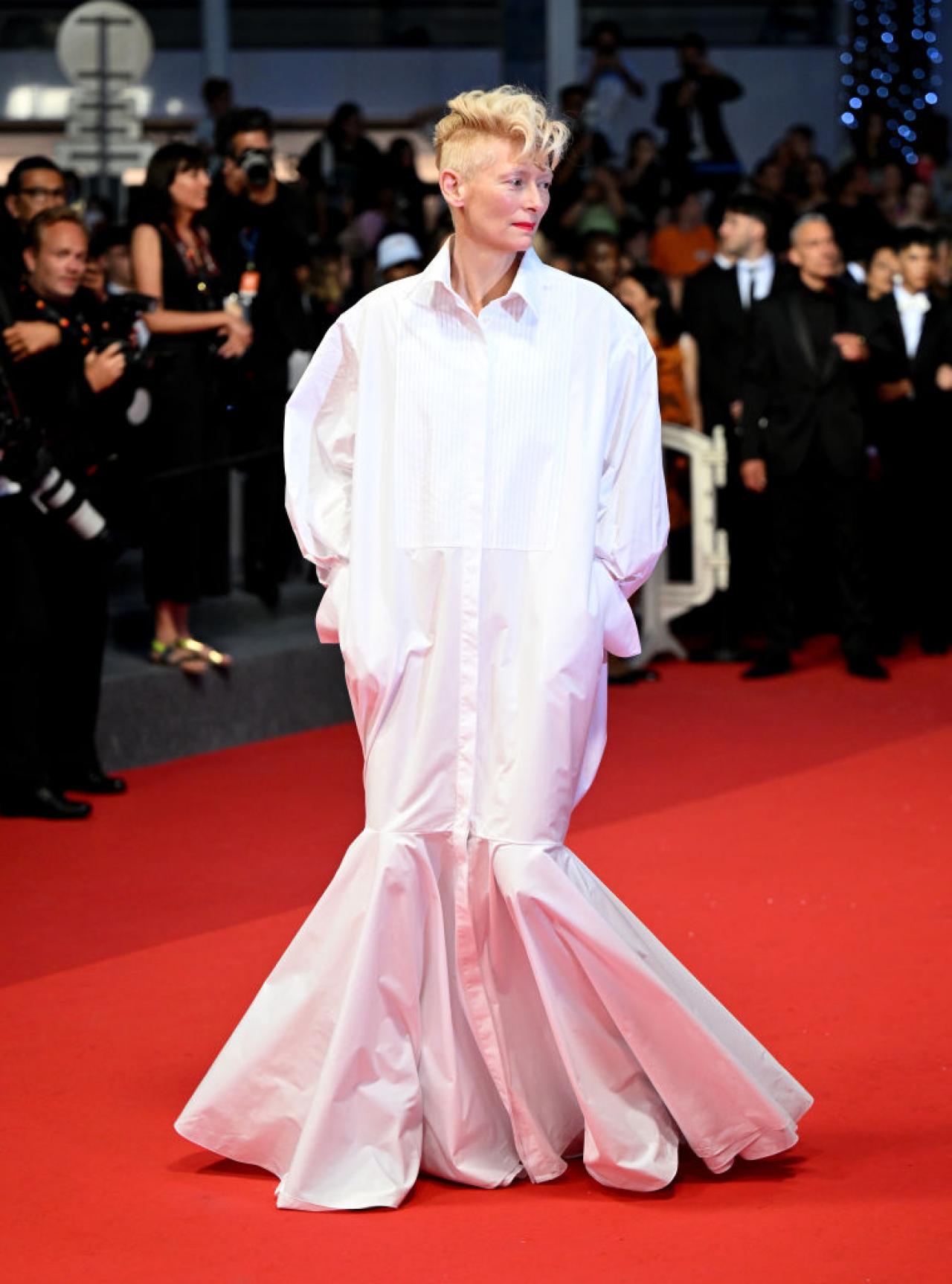 Tilda Swinton in Alaïa tijdens het filmfestival van Cannes