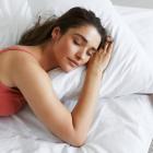 3 bonnes raisons de troquer vos taies d’oreiller pour de la soie 