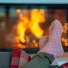 pieds froids chaleur feu ouvert chaussette cosy