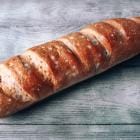 Stokbrood met schimmelplekken