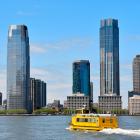 Zicht op overzetboot op de Hudson rivier in New York.