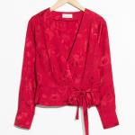 Blouse cache-cœur rouge en satin