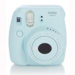 Un instax (pour faire un maximum de photos de la soirée)