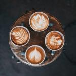 Cafeïne en afgeleiden (thee, koffie, frisdrank en energiedrankjes)
