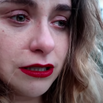 Larguée par mail, elle filme sa guérison dans une vidéo bouleversante