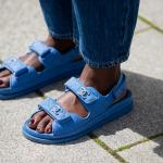 On adore ou on déteste: les nouvelles sandales Chanel font le buzz mode