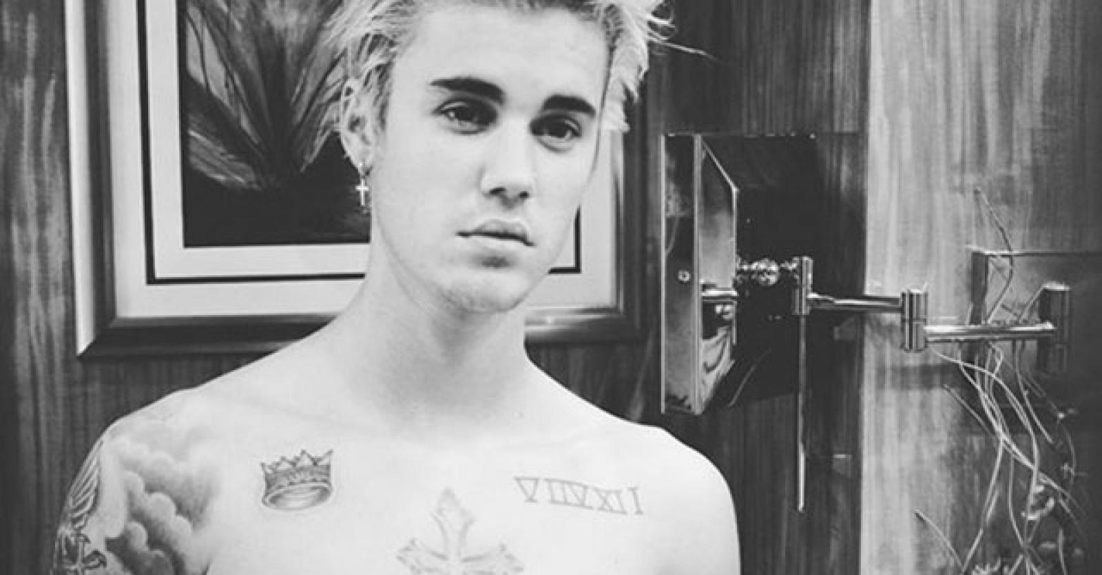 Justin Bieber staat met zijn blote billen op Instagram